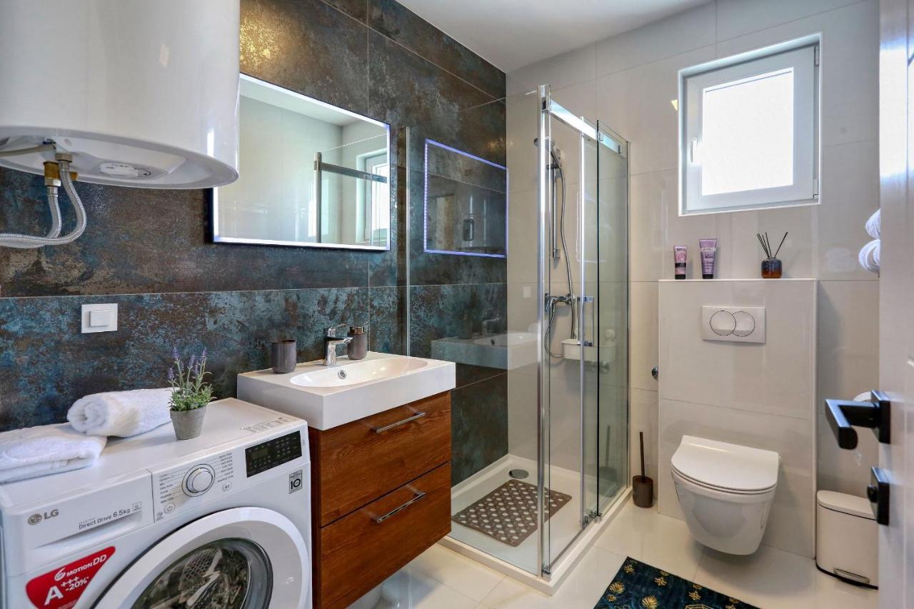 Luxury Apartments Hills Vir Luaran gambar