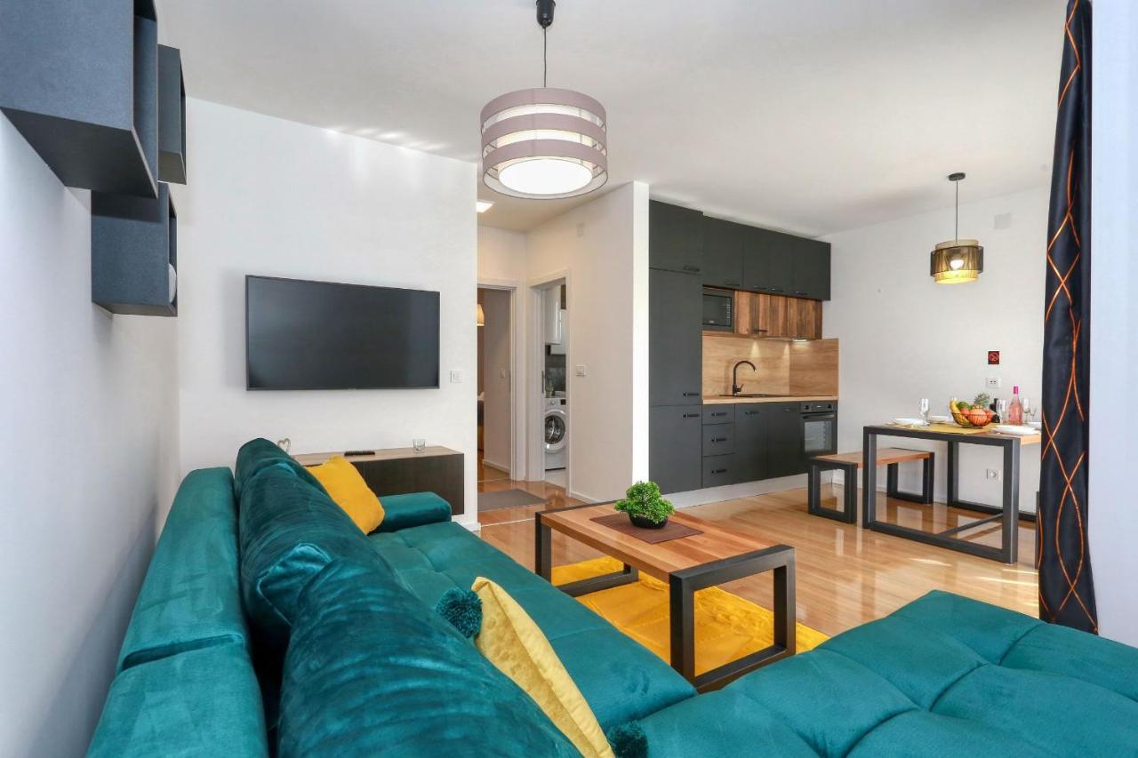 Luxury Apartments Hills Vir Luaran gambar