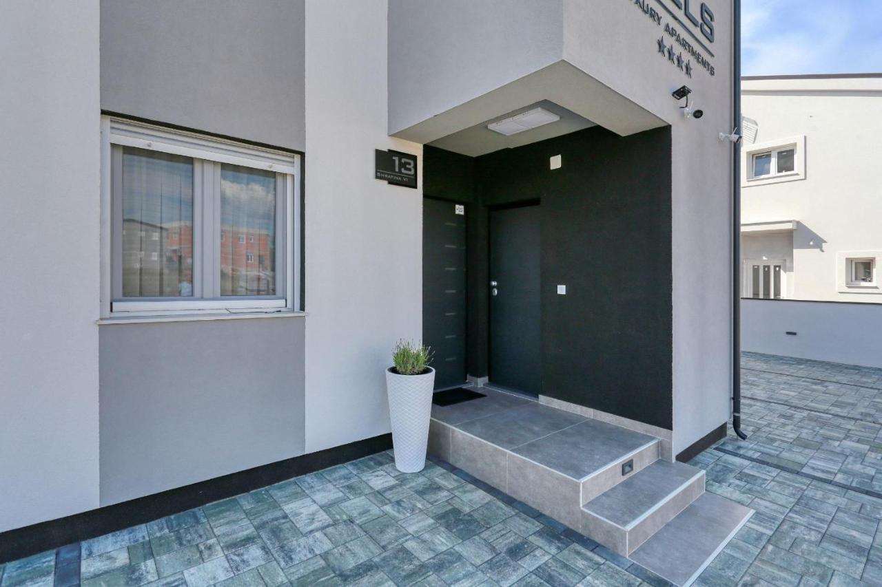 Luxury Apartments Hills Vir Luaran gambar