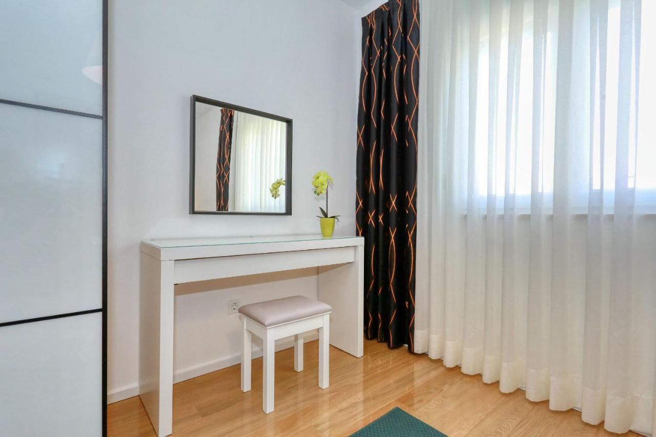 Luxury Apartments Hills Vir Luaran gambar