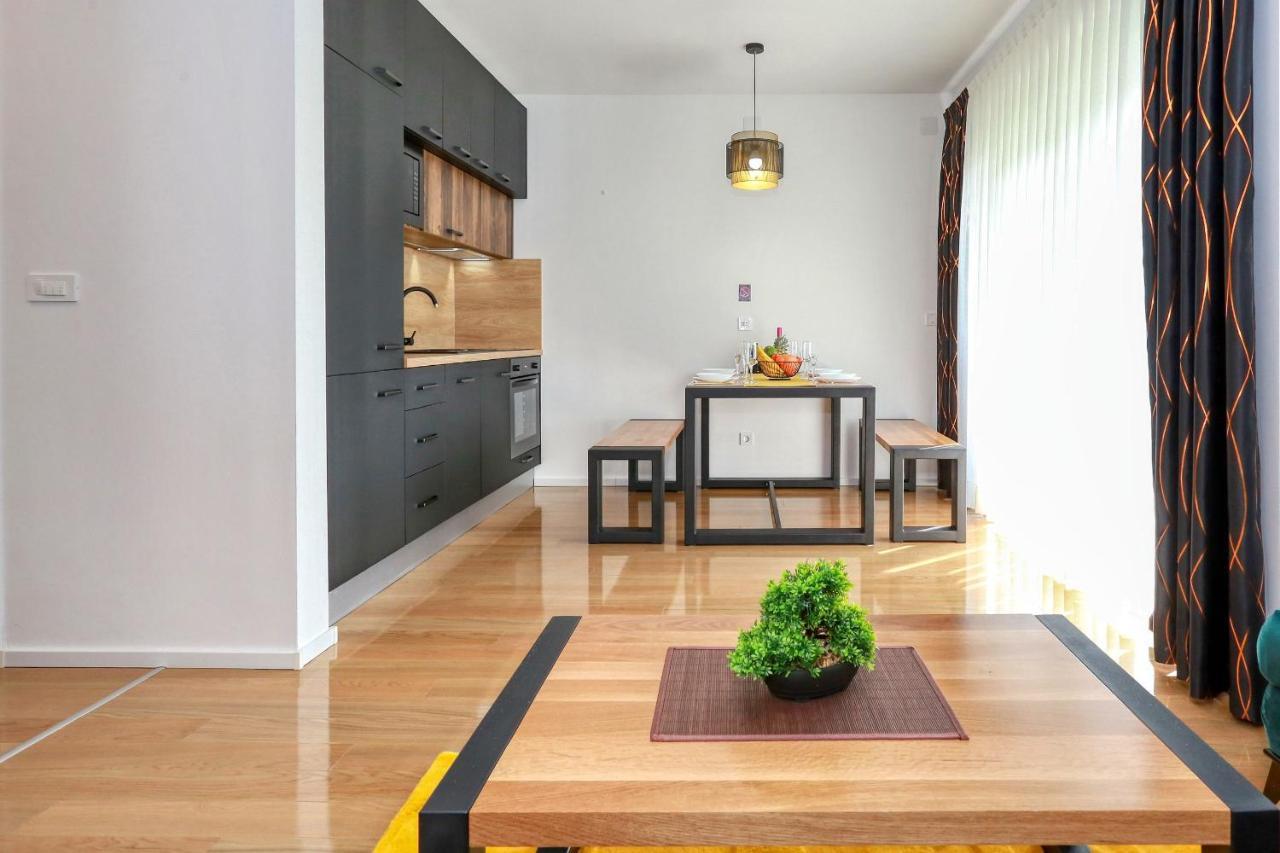 Luxury Apartments Hills Vir Luaran gambar